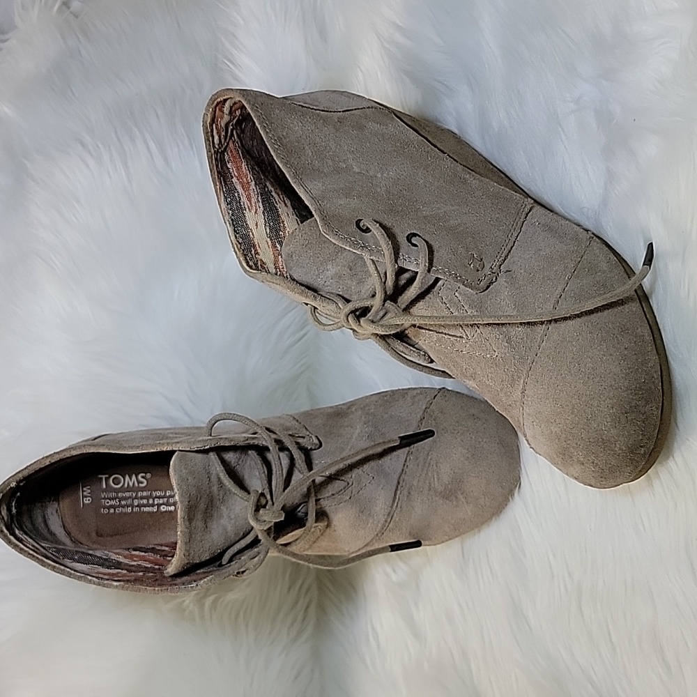 Toms Tan Brown Suede Wedge Heels Lace Up Booties Ankle Boots Shoes Womens Size 6